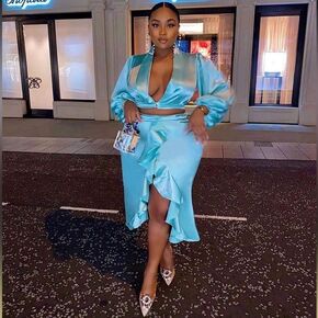 Beautiful mature woman Lizzie from Utawala Nairobi smiling and looking confident